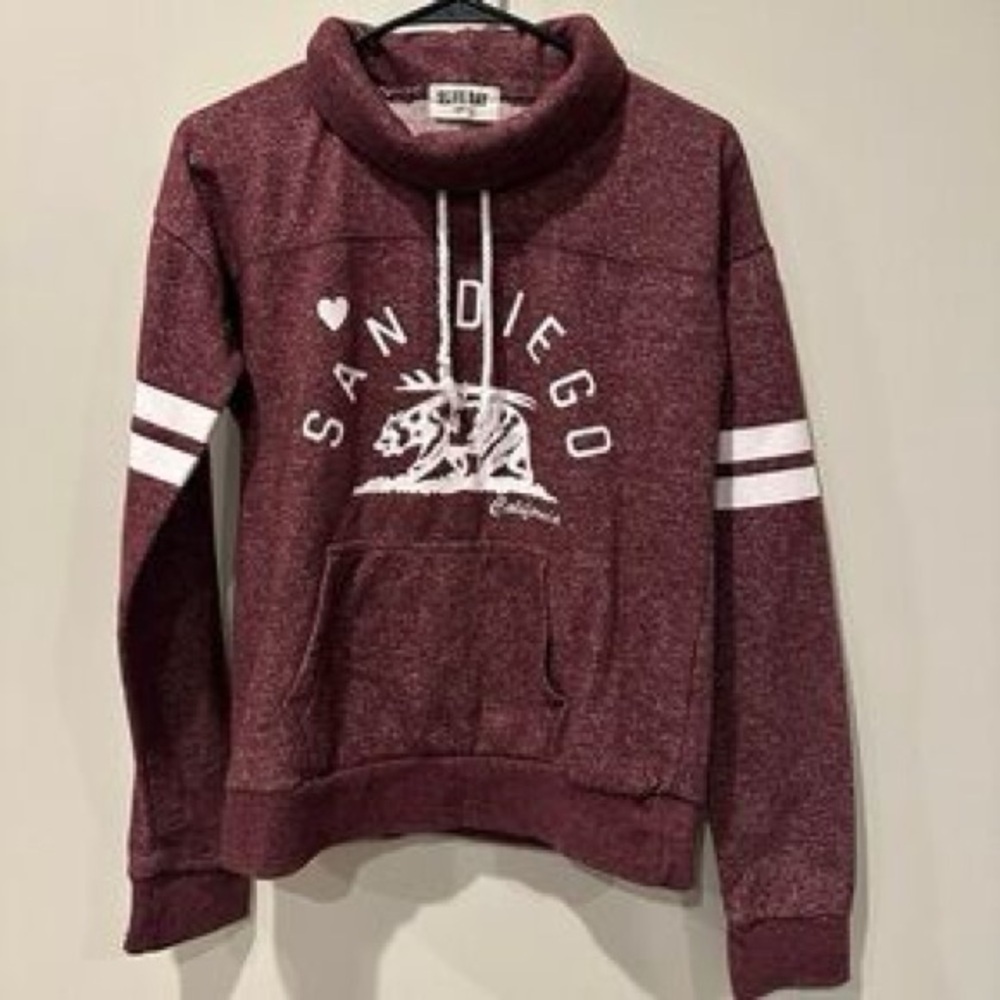Blue Bay San Diego Women's Maroon Funnel Neck Sweater Bear w Surfboard Sz Medium
